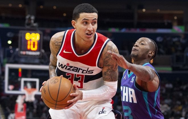 他在球员间 他在球员间